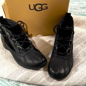 Ugg womens heather boot size 8/5 brand new in box never used